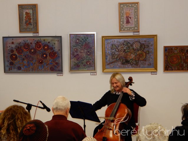 Fellobant az első gyertya lángja 09